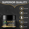 Resina de shilajit a base de hierbas disuelta en agua tibia